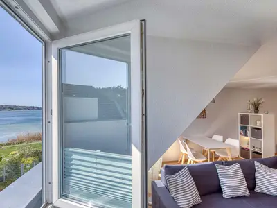 Ferienwohnung Studio Waren Wohnzimmer mit Blick auf die Müritz