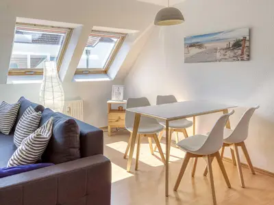 Ferienwohnung Studio Waren Wohnzimmer mit Essbereich