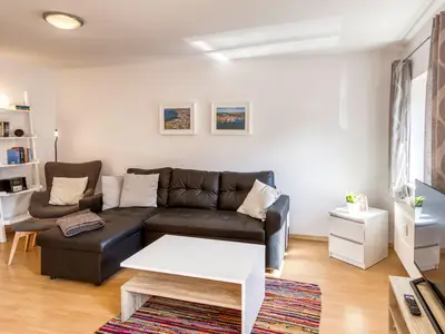 Ferienwohnung Jette Waren (Müritz) - Wohnzimmer geräumig, ansprechend eingerichtet