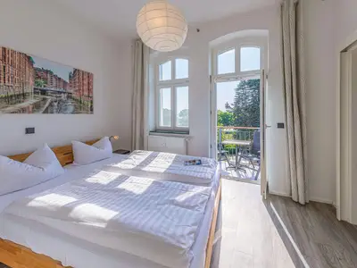 Altstadtapartment Carli Waren (Müritz) - Schlafzimmer mit Entdecker-Ausblick