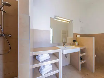 Altstadtapartment Carli Waren (Müritz) - Badezimmer modern und funktionell