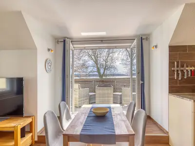 Ferienwohnung Kietz-Koje - Waren (Müritz) - Wohnraum mit Balkon