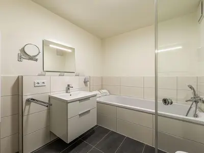 Ferienwohnung Hafenflair Hafenresidenz: Badezimmer mit Wanne