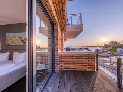 Ferienwohnung First Marina View Balkon mit Hafenblick