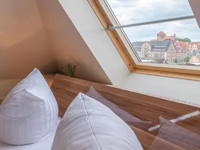 Ferienwohnung MüritzAusblick Waren (Müritz) - Schlafzimmer mit Altstadtblick
