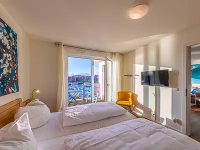 Ferienwohnung Hafenperle Hafenresidenz: Schlafzimmer mit Wasserblick