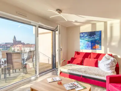 Ferienwohnung Wohlfühloase Hafenresidenz: Wohnzimmer mit Hafenblick
