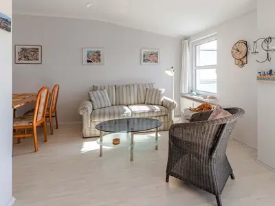 Ferienwohnung HafenPanorama Waren (Müritz) - Wohnbereich mit gemütlicher Sitzecke