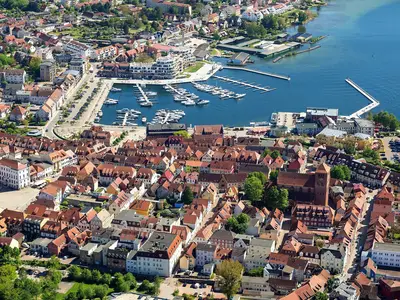 Ferienwohnung Hafendomicil Citymarina Waren (Müritz) - Drohnenaufnahme von Waren (Müritz)