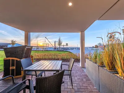 Ferienwohnung MüritzKieker Hafenresidenz: Terrasse mit Hafenblick