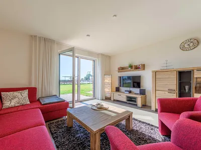 Ferienwohnung Libelle Hafenresidenz: Wohnzimmer mit Sofa