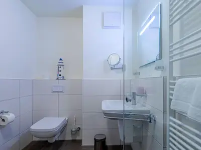 Ferienwohnung Libelle Hafenresidenz: Badezimmer mit Dusche