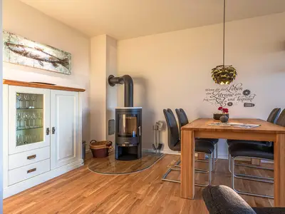 Ferienwohnung Fischotter: Wohnzimmer Kamin