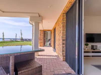 Ferienwohnung Leonie Hafenresidenz: Terrasse mit Wasserblick