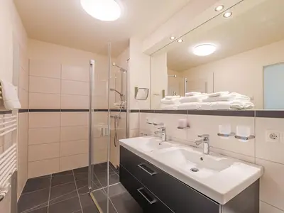 Ferienwohnung Leonie Hafenresidenz: Badezimmer