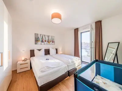 Ferienwohnung Müritzquartier No.13 Hafenresidenz: Schlafzimmer mit Doppelbett