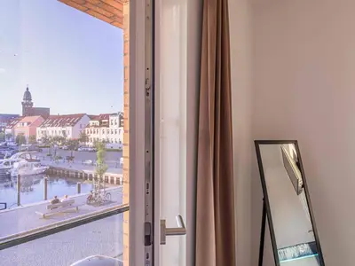 Ferienwohnung Müritzquartier No.13 Hafenresidenz: Schlafzimmer mit Aussicht