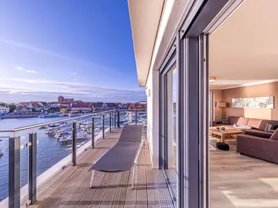 Ferienwohnung Entschleunigung Hafenresidenz: Balkon mit Blick auf Yachthafen