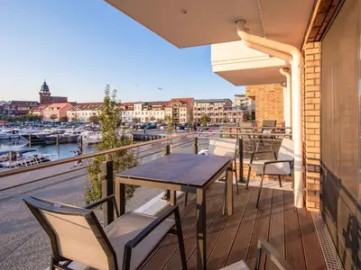 Ferienwohnung Hafenidylle Hafenresidenz: Balkon mit Hafenblick