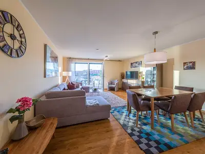 Ferienwohnung Hafenidylle Hafenresidenz: Wohnzimmer mit Essbereich