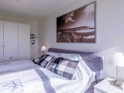 Ferienwohnung Atlantica Hafenresidenz Schlafzimmer mit Doppelbett