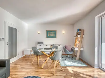 Ferienwohnung Eddi Wohnbereich mit einem Arbeitsplatz