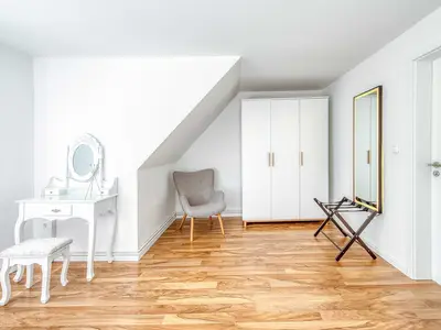 Ferienwohnung Eddi Kosmetiktisch im Schlafzimmer