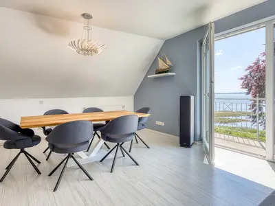 Ferienwohnung SeeSuite Waren (Müritz) - Wohnzimmer mit Seeblick