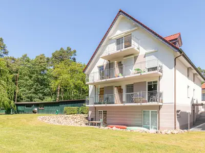 Ferienwohnung SeeSuite Waren (Müritz) - Wald und der Kölpinsee sind ihre Nachbarn
