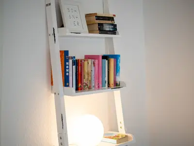 Ferienwohnung Jette Waren (Müritz) - dekoratives Bücherregal