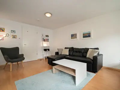 Ferienwohnung Jette Waren (Müritz) - Wohnzimmer mit Sofa und Sessel