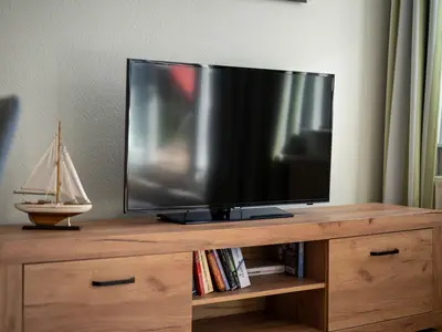 Ferienwohnung Seepferdchen Waren (Müritz) - TV-Wand im Wohnzimmer