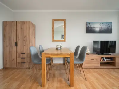 Ferienwohnung Seepferdchen Waren (Müritz) - Blick auf den Ess-und Unterhaltungsbereich