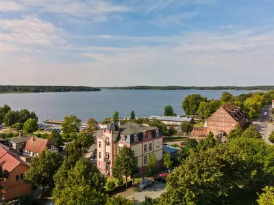 Ferienwohnung Altstadtapartment Carli Waren (Müritz) - traumhafter Blick auf den See und die Uferpromenade