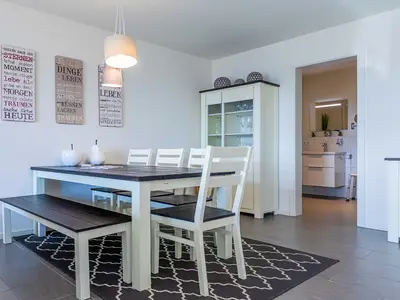 Ferienwohnung Atlantica Hafenresidenz Waren (Müritz) - Wohnzimmer Esstisch