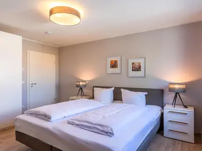 Ferienwohnung Müritzsonne Hafenresidenz Waren (Müritz) - Schlafzimmer mit Doppelbett