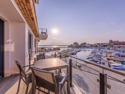 Ferienwohnung Sieglinde Hafenresidenz Waren (Müritz) – Sonniger Balkon mit traumhaftem Blick über den Yachthafen und die