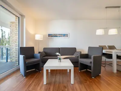 Ferienwohnung Hafenblick Waren (Müritz) – Modernes Apartment mit stilvollem Wohnbereich und Balkon