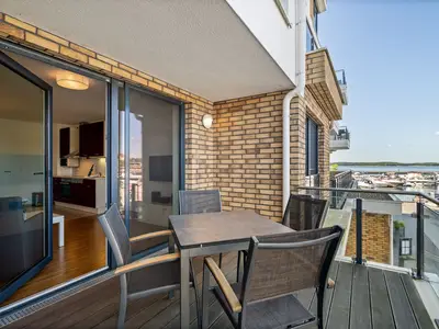 Ferienwohnung Hafenblick Waren (Müritz) – Sonniger Balkon mit traumhaftem Blick auf den Yachthafen