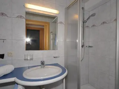 App. 4 Badezimmer mit Dusche