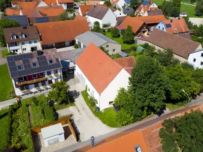 Haus-Hof und Garten