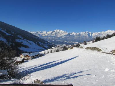 Blick auf den Floachhof und das Karwendel