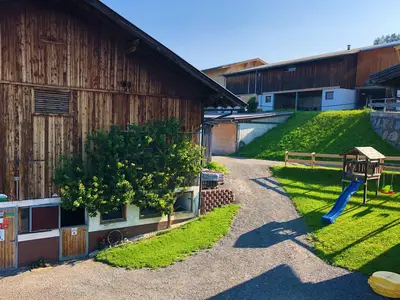 Bauernhof mit Spielwiese