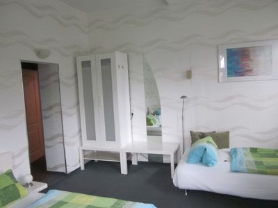 Zweibettzimmer grün mit Aufbettung