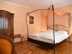 23649017-Ferienwohnung-8-Weimar-300x225-4