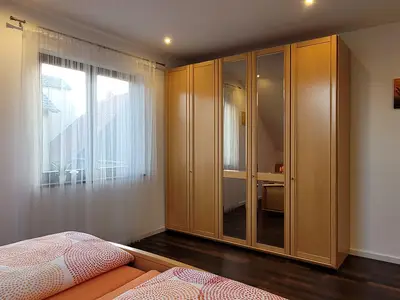 Schlafzimmer 2 Kleiderschrank