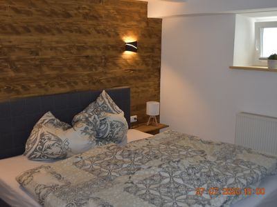 Schlafzimmer mit Boxspring-Bett