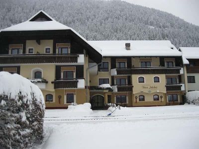 Haus Jakober im Schnee
