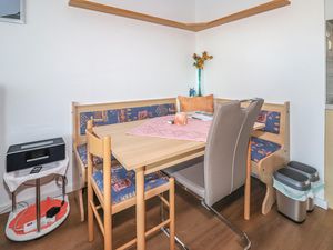 24001610-Ferienwohnung-2-Wels-300x225-2