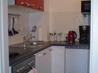 Küche: Backofen, Kochfeld, Mikrowelle, Geschirrspüler